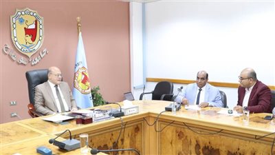 الموافقة على قيد الطلاب الوافدين ببرنامج الطب التكاملي بطب سوهاج