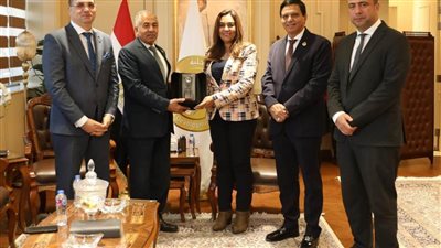 وزيرة التنمية المحلية تستقبل وفد من الهيئة العليا لحزب «حماة الوطن»
