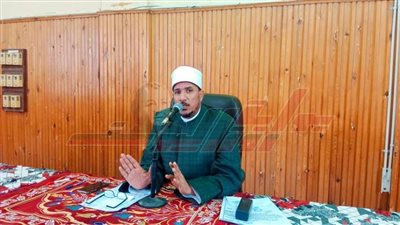 رئيس المنطقة الأزهرية بكفر الشيخ يجتمع بمديري الإدارات والمراحل وموجهي العموم