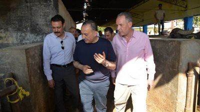 محافظ أسيوط يتفقد أعمال التطوير الجارية بمحطتي بني مر وأبنوب الحمام 