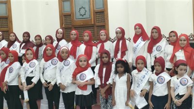 احتفالية لتكريم الأطفال المشاركين في البرنامج الصيفي بمسجد الميناء الكبير بالغردقة (صور)