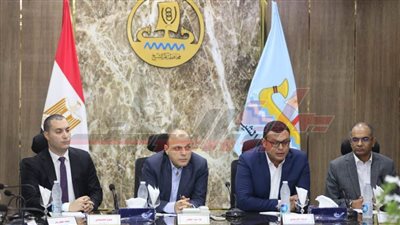 محافظ كفر الشيخ ووزير الإسكان يناقشان عددًا من الملفات والمشروعات