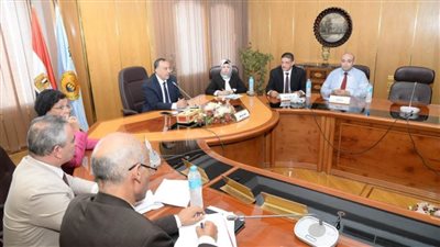 محافظ أسيوط: تكثيف العمل الميداني وتضافر الجهود لمواجهة الزيادة السكانية