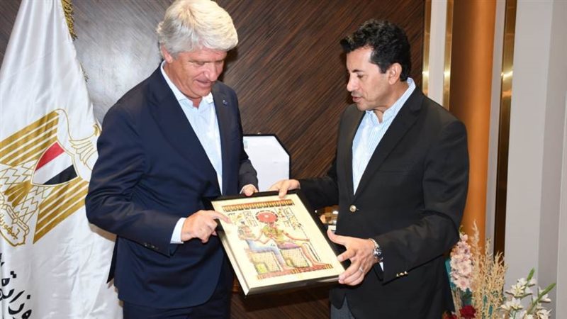 د. أشرف صبحى