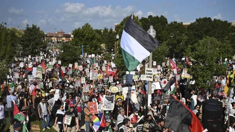 متظاهرون مؤيدون لفلسطين