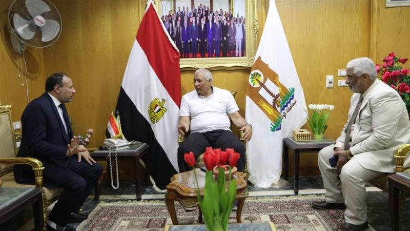 جانب من لقاء محافظ