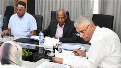 محافظ أسوان يستمع لمطالب 83 مواطنا ومواطنة خلال اللقاء الجماهيري الأسبوعي 