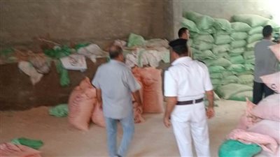 ضبط 20 طن دقيق محظور تداوله داخل ماكينة لإعادة تعبئته وبيعه كدقيق فاخر بـ”المنوفية