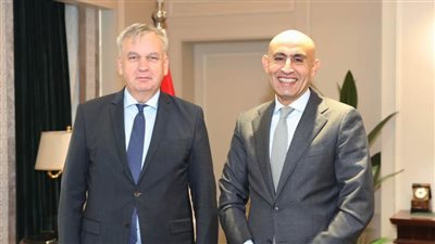 وضع البنود الأخيرة لاتفاقية بناء ١٠٠ مدرسة