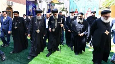 البابا تواضروس يزور كنيسة 