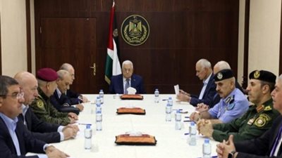 أبو مازن يبحث وقادة الأجهزة خطة التحرك للذهاب إلى غزة