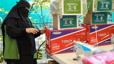 مركز الملك سلمان للإغاثة يسلّم 30 فصلًا دراسيًا ومستلزمات مدرسية وأدوات المهنة لـ100 متدرب من الأيتام في اليمن