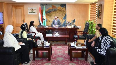 محافظ الفيوم يتسلم الاشتراطات البنائية لقرية تونس 