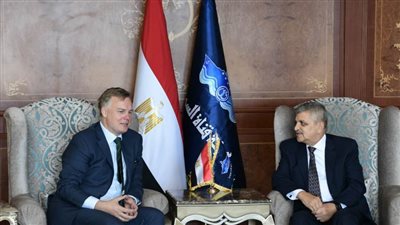 الفريق أسامة ربيع يلتقي نائب الرئيس التنفيذي لمجموعة ميرسك لبحث سبل التعاون المشترك