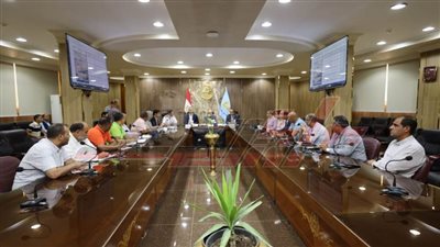 محافظ كفر الشيخ يعقد اجتماعًا بلجنة الطرق لمعالجة النقاط الخطرة