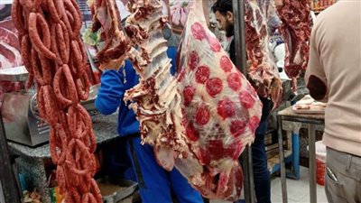 تحرير محاضر وإعدام منتجات غذائية في حملة على الأسواق ببني سويف