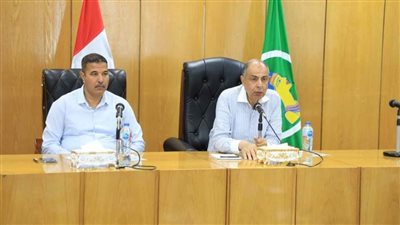 محافظ المنيا يوجه بتسريع ملف التصالح.. حملات توعية وسيارات متنقلة لتلقي الطلبات في القرى