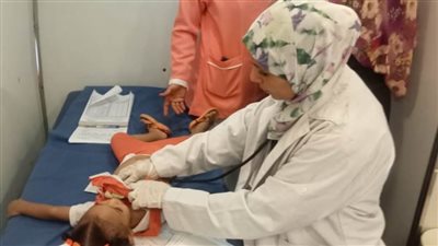 ضمن قوافل حياة كريمة.. الكشف الطبى علي ٦٦٩مواطنًا بقرية البحري قمولا بنقادة