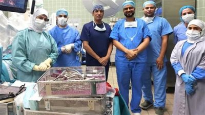 فريق طبي سعودي يستأصل الغدة الدرقية بالروبوت الجراحي بمستشفى الملك فهد الجامعي