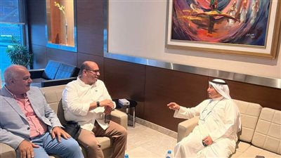 ياسر إدريس يستقبل رئيس الاتحاد الدولي لألعاب الماء استعدادًا للبطولة العربية للسباحة 