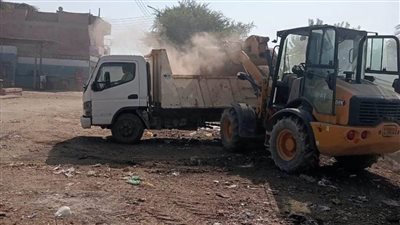 حملات مكثفة ومستمرة لإزالة المخلفات ورفع كفاءة الإنارة بالمنيا