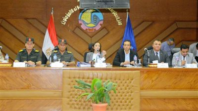 محافظ البحيرة تعقد اجتماعًا لمتابعة منظومة العمل وتذليل أي معوقات بمشروعات المبادرة الرئاسية 