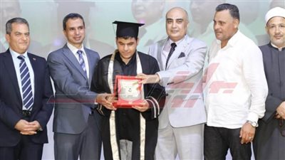 رواد الحياة تكرم أوائل الثانوية العامة والأزهرية والدبلومات الفنية