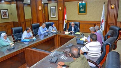 سكرتير عام سوهاج يعقد اجتماعًا مع مسئولي الزراعة واللجنة العليا للتصالح