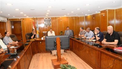 محافظ أسيوط يعقد اجتماعًا تنسيقيًا للإعداد لمبادرة بداية