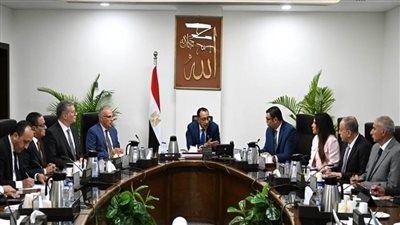 مدبولي يوجه بإيقاف مصدر تلوث مصرف قريب من المنصورة الجديدة