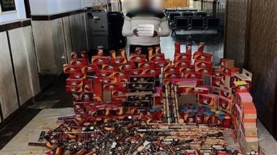 ضبط عامل بالفيوم يصنع الألعاب النارية بحوزته مليون قطعة 