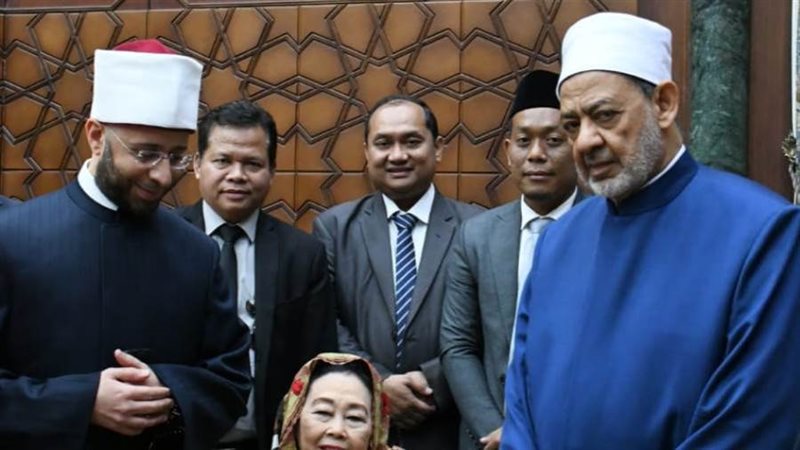 الامام الأكبر يستقبل