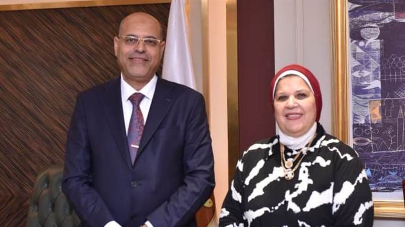 وزيرالعمل والنائبة