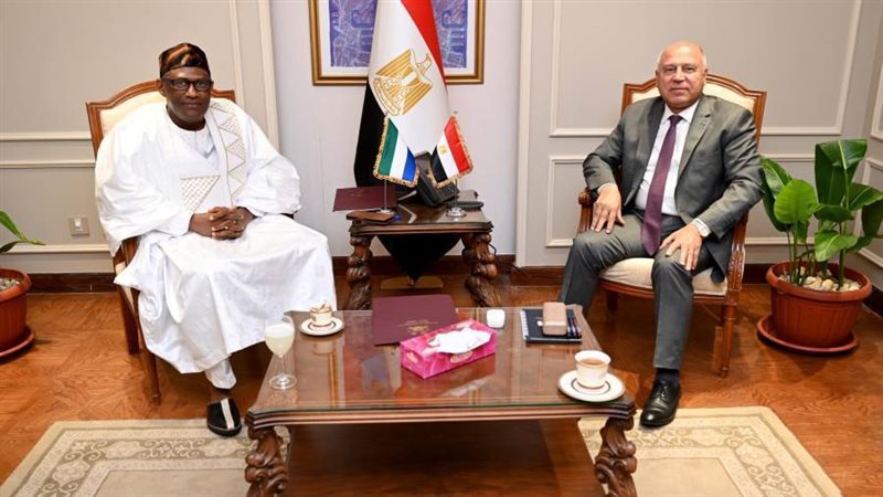 كامل الوزير يلتقي