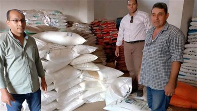 ضبط 7,5 طن أسمدة زراعية محظور بيعها أثناء تهريبها للبيع بالسوق السوداء بالبحيرة 