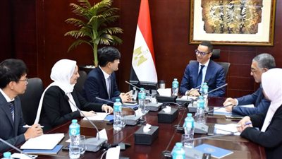  وزير الاستثمار والتجارة الخارجية يلتقي وفد شركة سامسونج للإلكترونيات ببني سويف