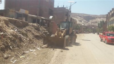 محافظ أسيوط: رفع المخلفات وأكوام القمامة بطريق قرية درنكة