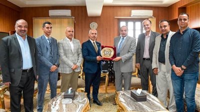 رئيس جامعة بني سويف يستقبل لجنة اعتماد مركز التدريب على التحول الرقمي