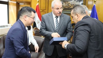 جامعة قناة السويس تستضيف وفد شركة 