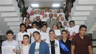 محافظ القليوبية يكرم 50 طالبًا من أوائل الشهادات العامة