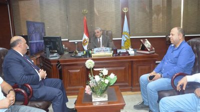  بالصور.. محافظ الغربية يناقش رفع كفاءة إدارة منظومة المخلفات والعمل بمصانع التدوير