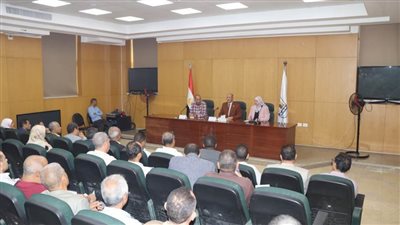 اجتماع لجنة طرح مساحات بمنطقة الخدمات بكوم أبوراضي الصناعية ببني سويف