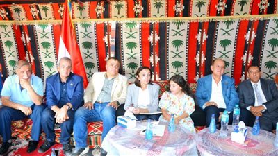 محافظ البحيرة في لقاء مفتوح بإحدى الخيم البدوية مع أهالي وادي النطرون 