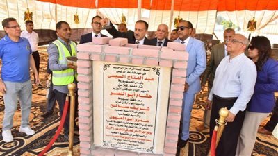 محافظ أسيوط ورئيس هيئة تنمية الصعيد يضعان حجر أساس مجمع الصناعات الصغيرة