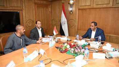 محافظ قنا يناقش الموقف التنفيذي لمشروعات المرحلة الأولى من حياة كريمة