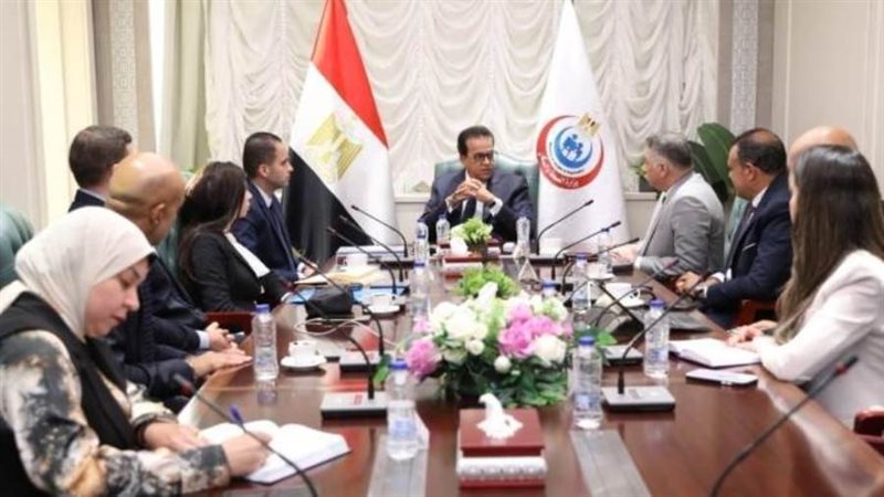 اجتماع وزير الصحة