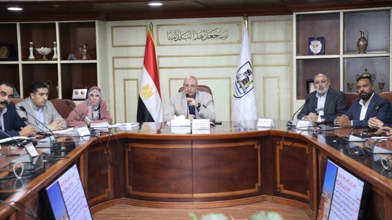 اجتماع محافظ بنى