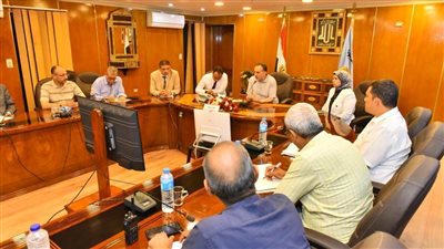 محافظ أسيوط يجتمع مع رؤساء المراكز والأحياء للانتهاء من ملفات التصالح