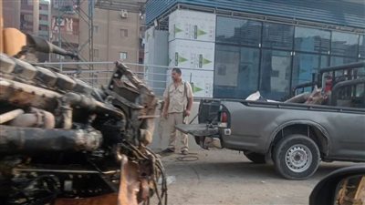 تصادم سيارة بمحطة الأتوبيس الترددى فوق الطريق الدائري في الخصوص