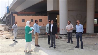 نائب محافظ بني سويف يتفقد مجمع مواقف السيارات أسفل محور عدلي منصور